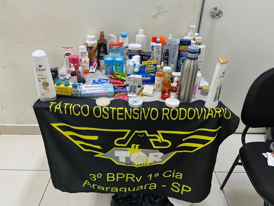 Foto 1 de 2 — TOR prende grupo venezuelano com cerca de 100 itens furtados na SP-310 em Araraquara; polícia apura ligação com Jales